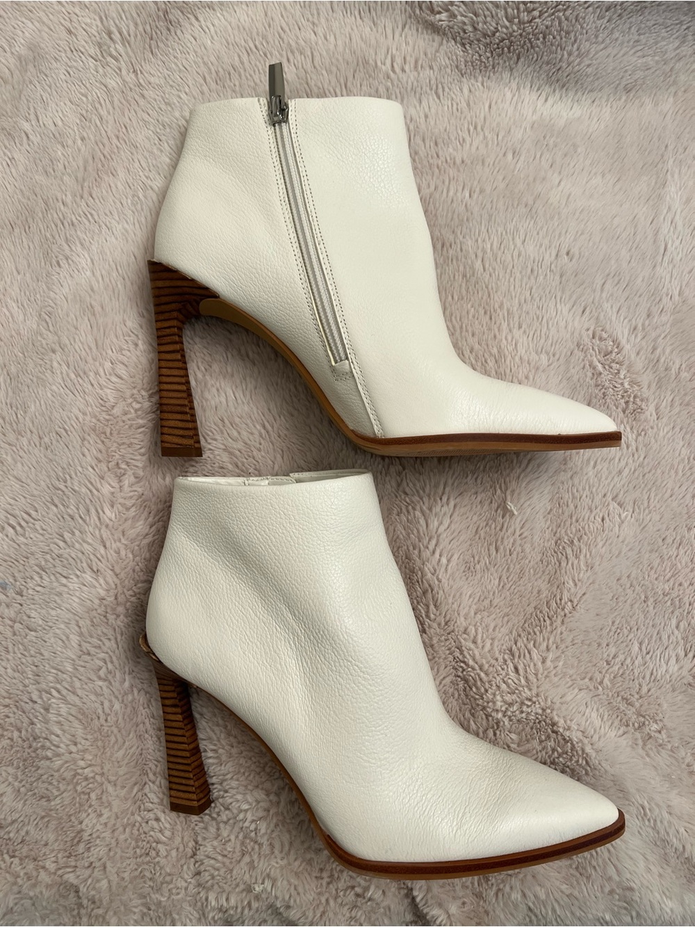 Vince Camuto White Leather Pointed Ankle Booties with Wood-Stack Heel. NWOT.
